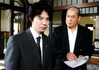 吉岡秀隆(左)の『柔』と松平健(右)の『剛』がぶつかり合いが見どころ(フジテレビ提供)