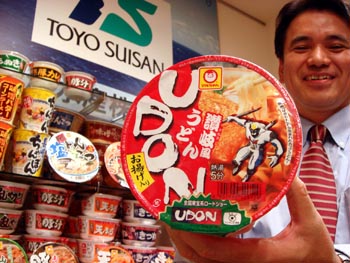 東洋水産の即席麺本部の須賀真澄・商品1課長(撮影・海老沢類)