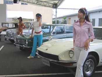 日産の生産累計1億台突破の記念式典で勢ぞろいした歴代の名車