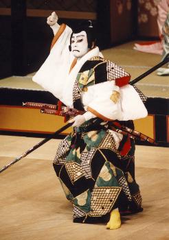 痛快なヒーロー、粂寺弾正を演じる嵐圭史