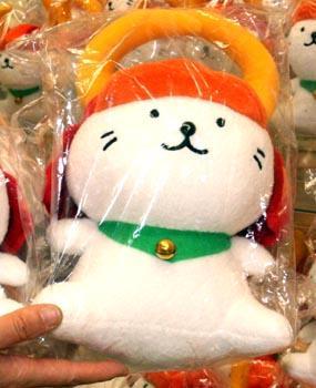 店頭に並ぶ「ひこにゃん」グッズ。全国的な人気だが消滅の危機を迎えている