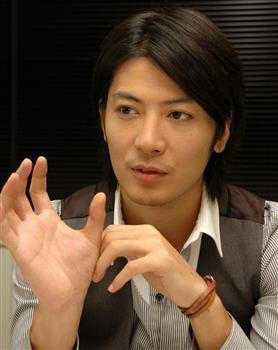 牛の出産シーンでは「演技を忘れて感動した」と話す玉山鉄二
