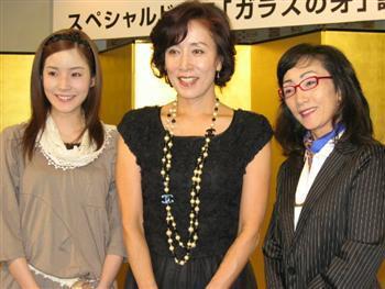 左から蓮仏美沙子、高畑淳子、大沼えり子さん