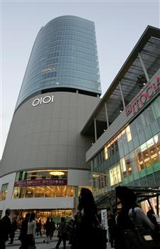 主要ターゲットを若年層から35歳前後の社会人までにシフトした「有楽町マルイ」=東京・有楽町