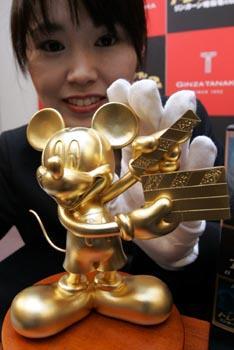 黄金のミッキーマウス像