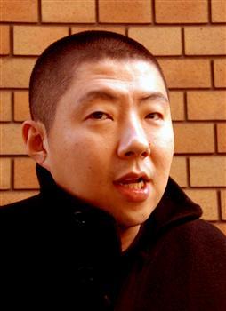 「監督は厳しかったが、納得できる演技ができた」と話す荒川良々