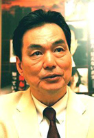 長塚京三