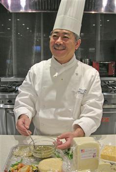 ４６年間にわたるキャリアの集大成として今夏、サミットの料理を手掛ける中村勝宏さん