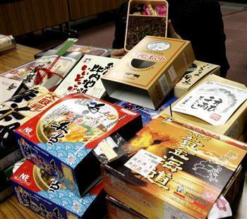 大人気の駅弁。コンビニなどの低価格弁当との差別化が成功した=29日、東京都千代田区
