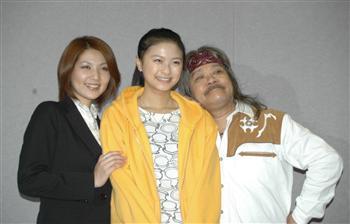 里子との愛情を通し、家族のあり方を問いかける「瞳」。出演する飯島直子、栄倉奈々、西田敏行(左から)