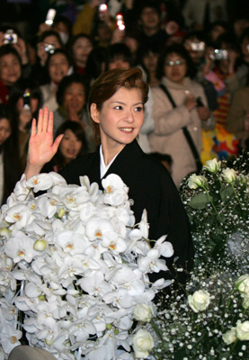 http://www.sankei.co.jp/enak/sumirestyle/2005/mar/jpeg/21saeko_bye01_2.jpg