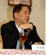「エンキさんのようにひとつのことに賭けている人と出会い、パッションを感じるのは涼クンにとって大事なこと。その結果がどんなふうに舞台に出てくるか楽しみ」と演出の三木章雄=東京・新橋の第一ホテル東京
