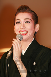 記者会見したわたるさん