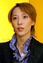 会見したかしげさん。クリックすると大きな写真をごらんいただけます