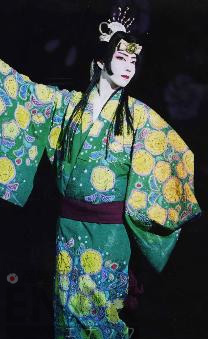 一竹辻が花の着物で華麗に舞う「さくら」のフィナーレ